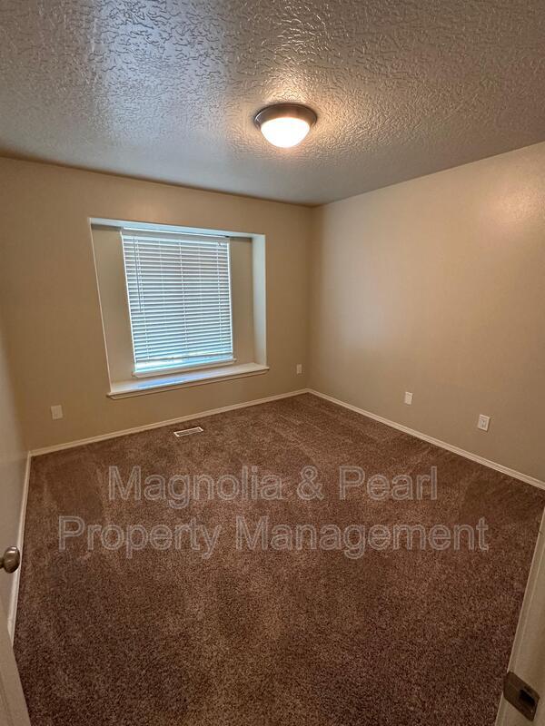 Building Photo - 16538 Sadie Ave