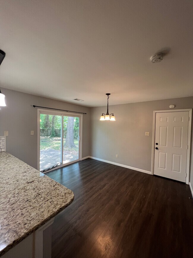 Building Photo - 1011 Green Valley Dr