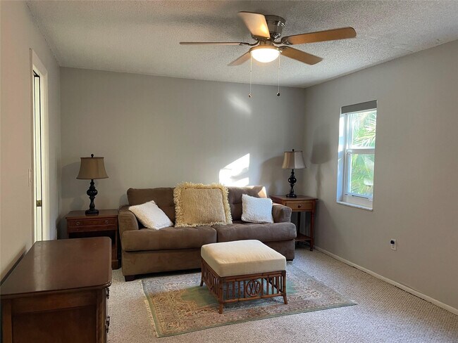 Building Photo - 4629 Poinciana St