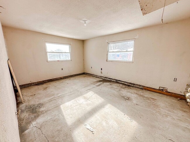 Building Photo - Unique and beautiful 2-3 bedroom home available for rent