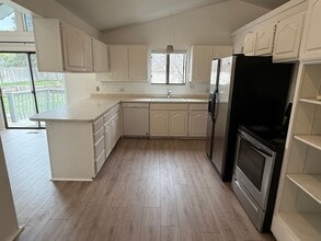 Building Photo - Large Five Bedroom Home, Sandy, 2500 sq ft, New Paint, New carpet, New Flooring