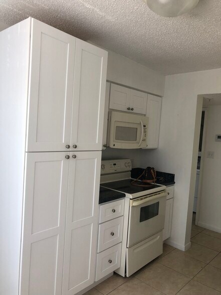 Kitchen - 820 Lavers Cir