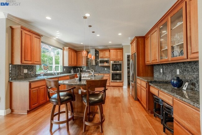 Building Photo - Live Exceptionally in This Peaceful Willow Glen Executive Home; 4 bed/ 4.5 bath