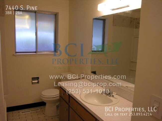 Building Photo - 7440 S. Pine-