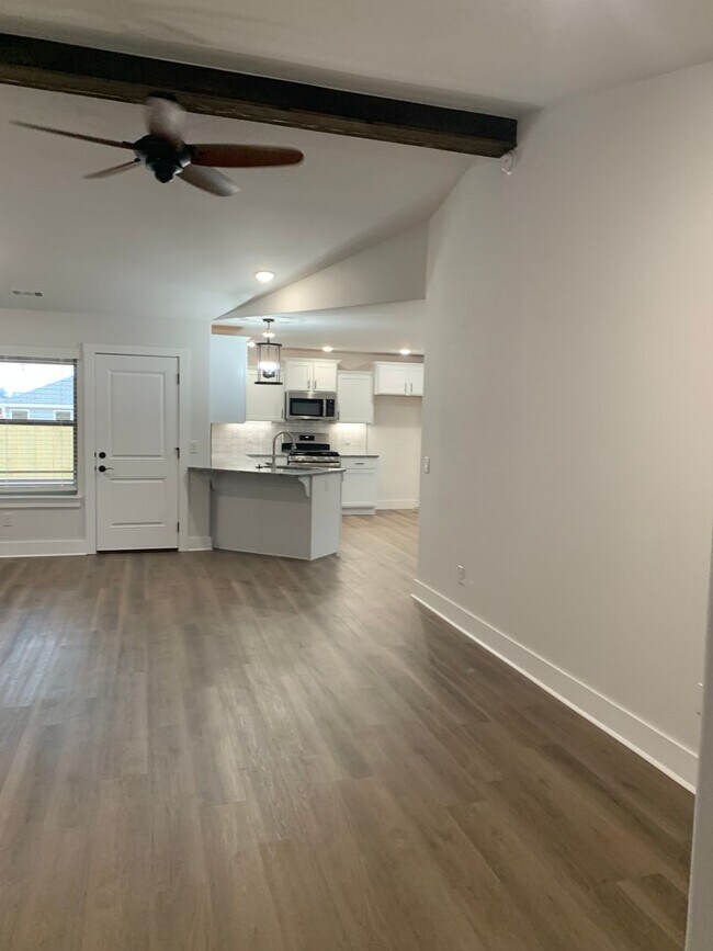 Building Photo - 301 Citation St