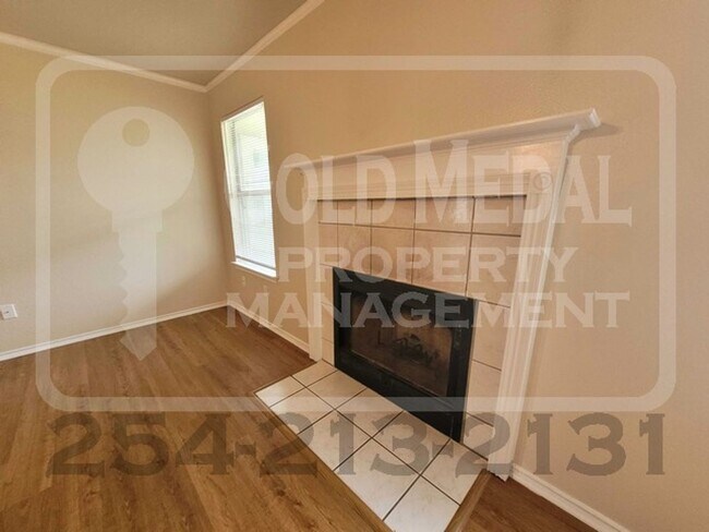 Building Photo - Charming 4-Bed, 2-Bath now available for r...