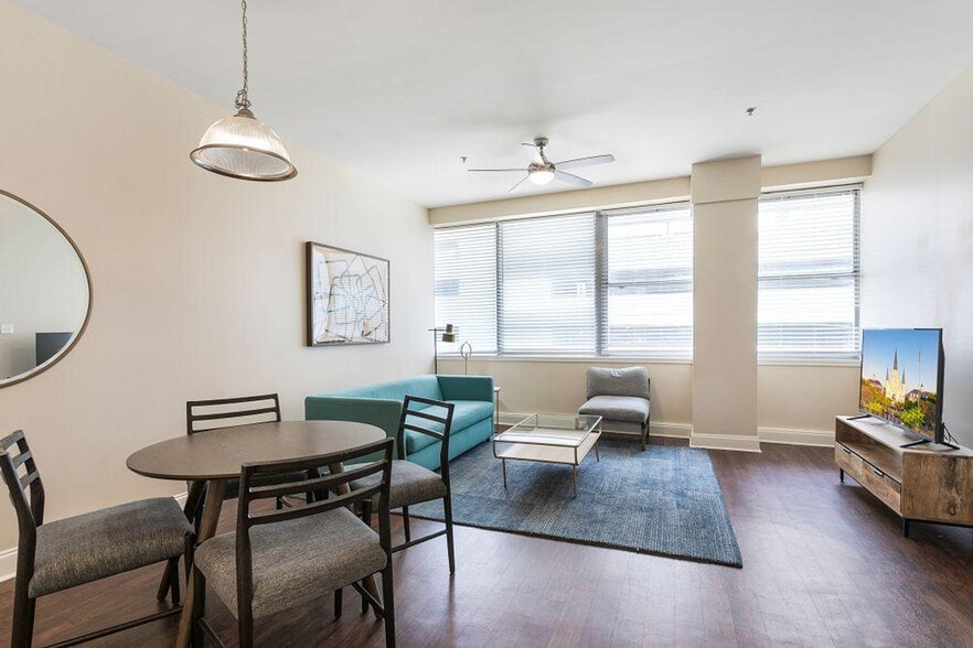 Building Photo - 925 Common St