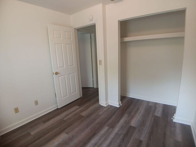 Building Photo - 237 Pheasant Run Dr