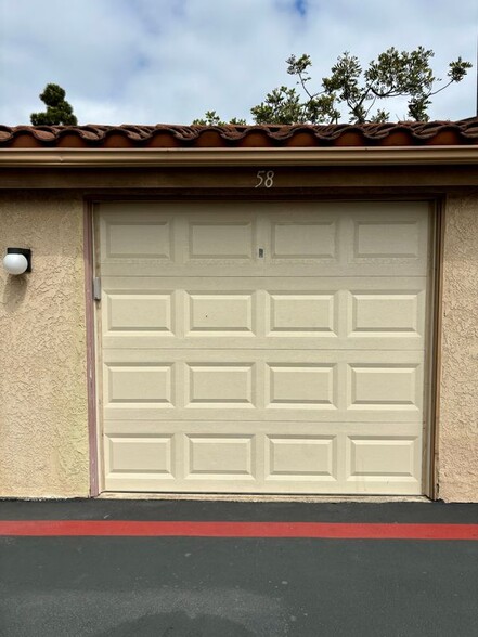 Building Photo - 16521 Grunion Ln