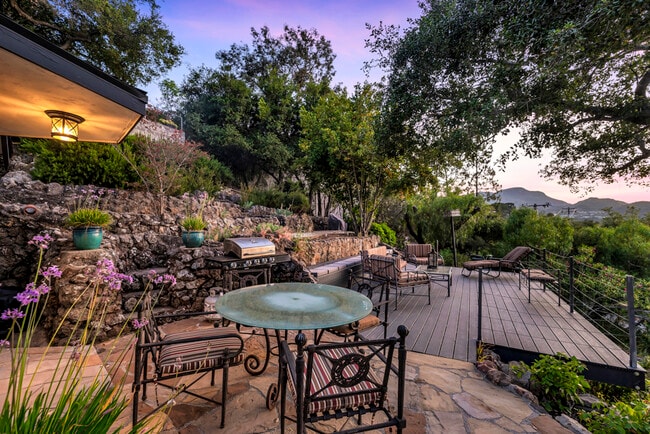 Building Photo - 314 Upper Lake Rd