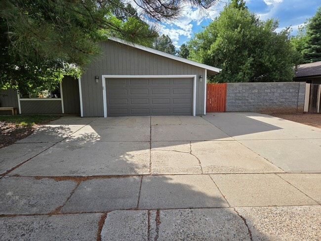 Building Photo - COMING IN SEPTEMBER! East Flagstaff Home w...