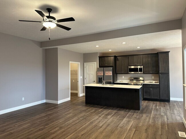Building Photo - Castles Pines Duplex