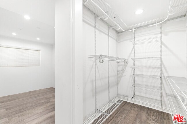 Building Photo - 8541 Alcott St