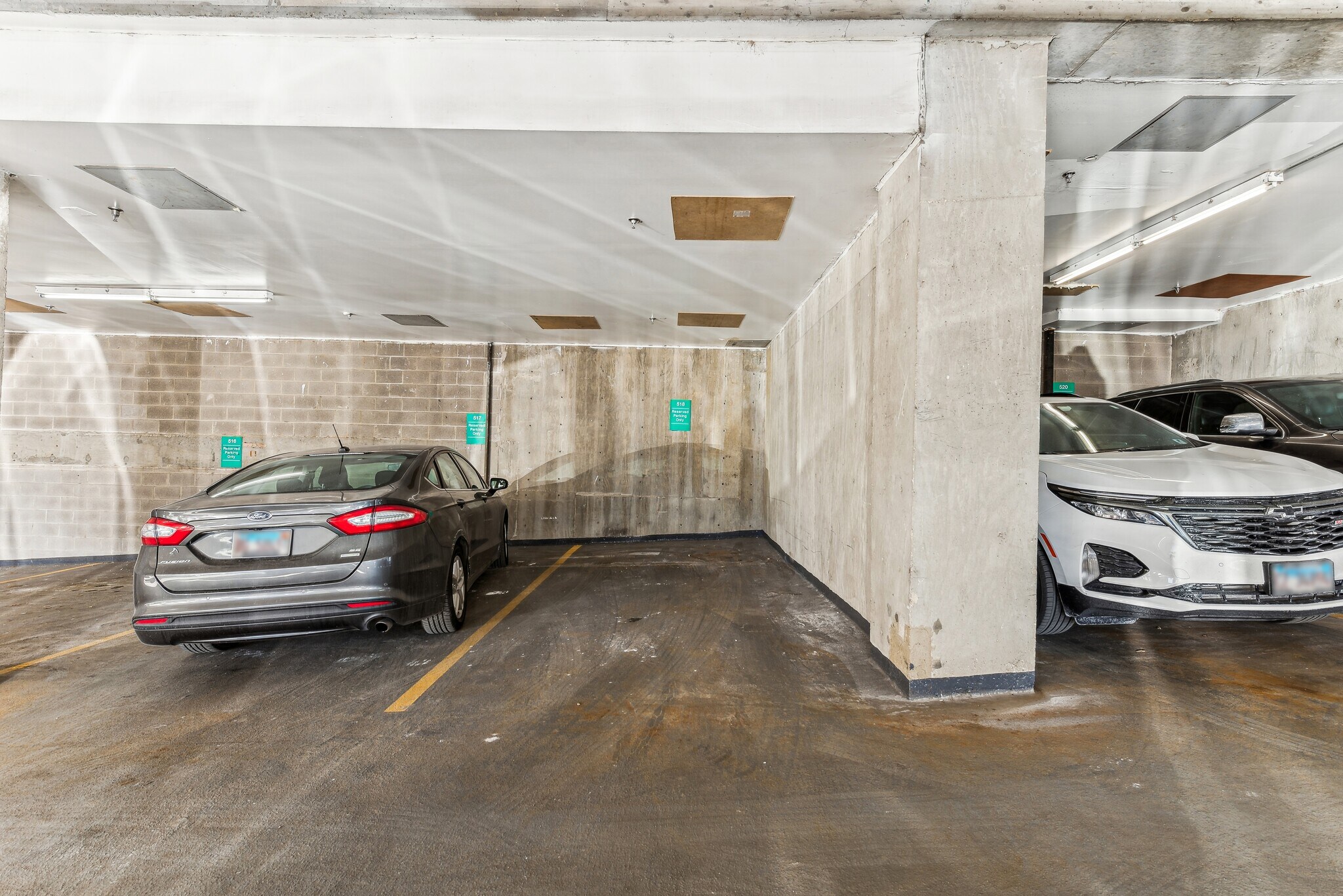 Building Photo - 33 W Delaware Pl