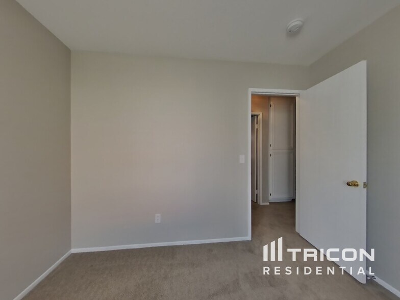 Building Photo - 16946 Sorrento Ln
