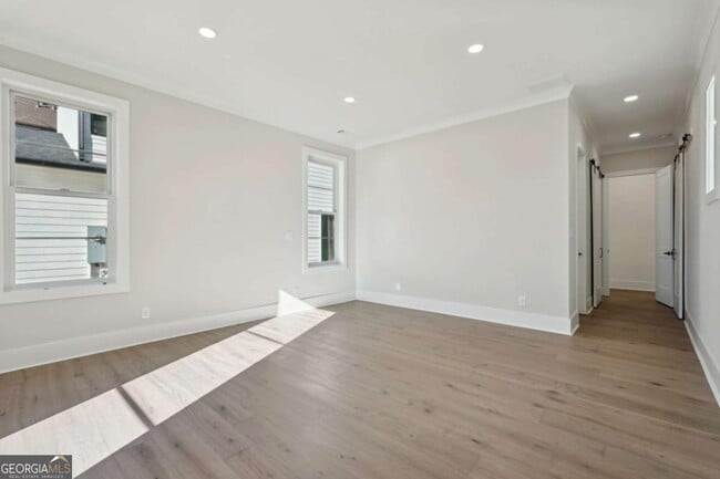 Building Photo - 120 Thome Dr