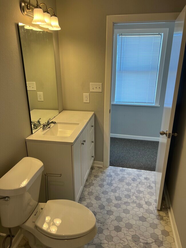 Building Photo - 900 NE Acc Rd