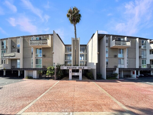Building Photo - 1BD/1BA Condo in Point Loma Heights w/ Res...