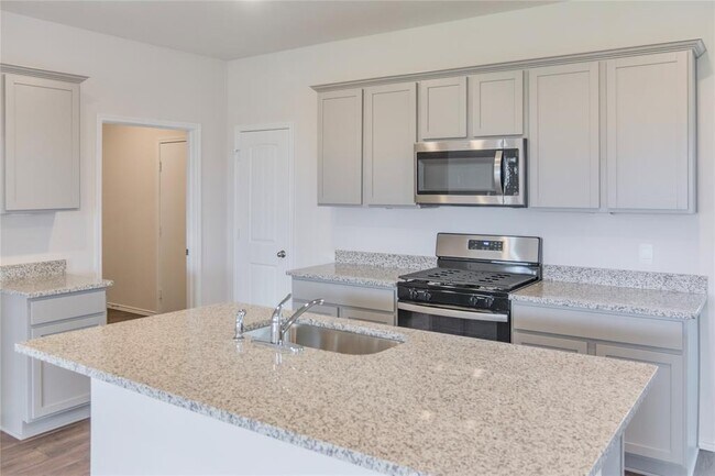 Building Photo - 361 Sandringham Lp