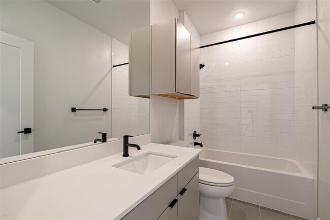 Building Photo - 100 Mockingbird Ln W