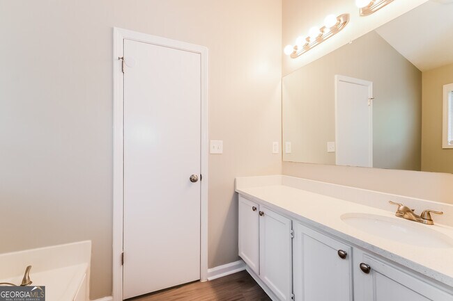 Building Photo - 5878 Homestead Cir