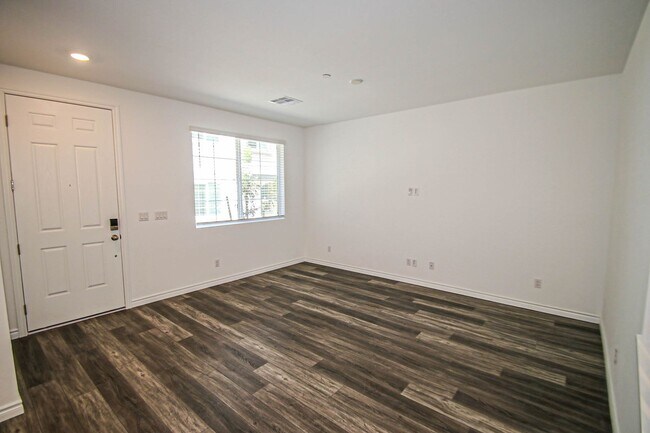 Building Photo - 20 Barbara Ln