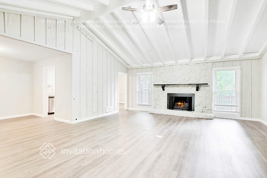 Building Photo - 6395 El Caudillo Ct