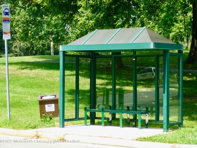 Building Photo - 127 Amberly Dr