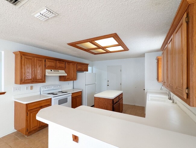 Building Photo - 2913 Lakewood Ct