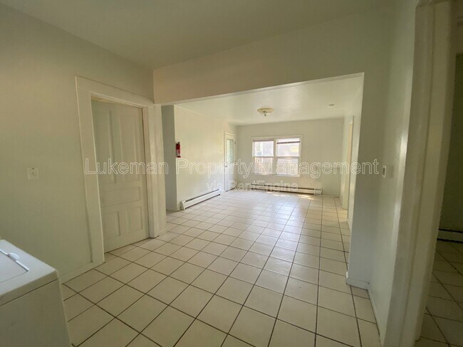 Building Photo - 431 W Vine St