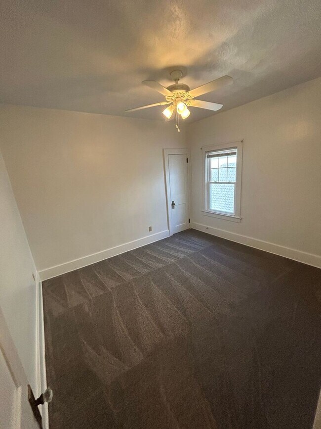 Building Photo - 1439 Vassar Dr