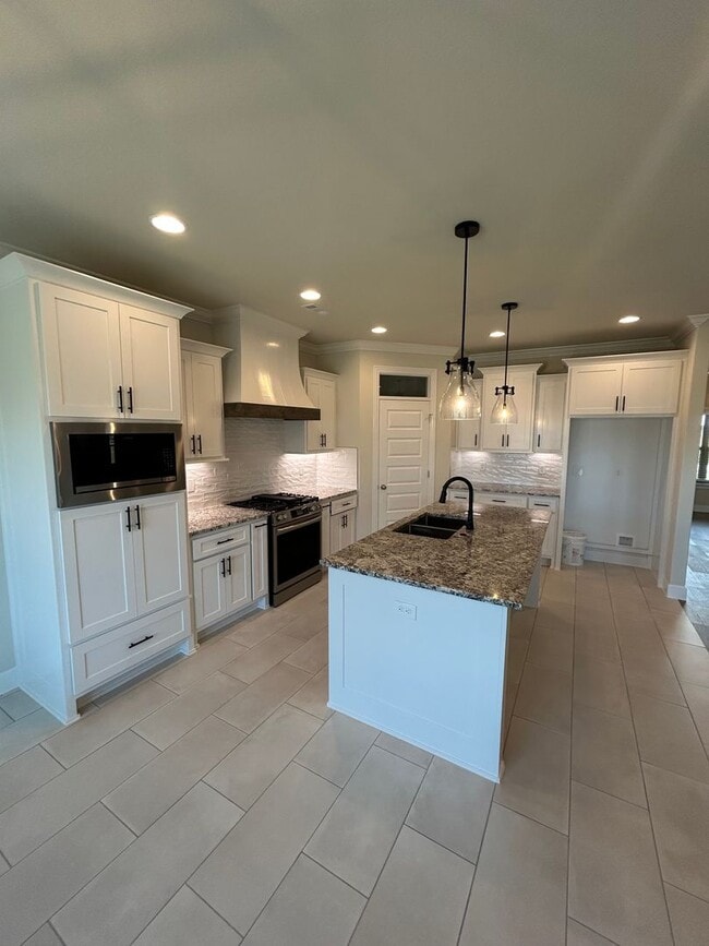 Building Photo - Beautiful Bentonville Home! 4 Bedrooms, 2....
