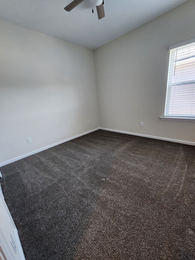 Building Photo - 285 Holly Forest Dr