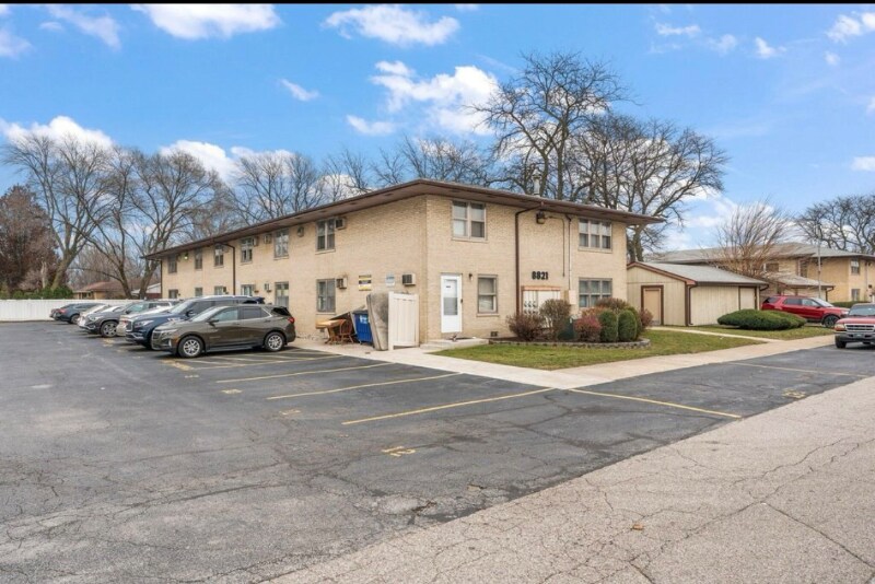 Primary Photo - 8821 Schneider Ave