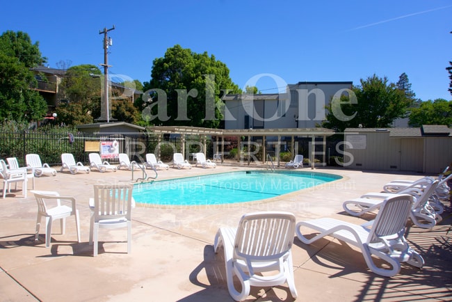 Building Photo - Well-Maintained 2-Bedroom Condo | Garage +...