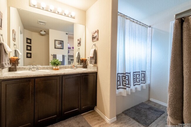 Master Bath - 8410 Blackstone