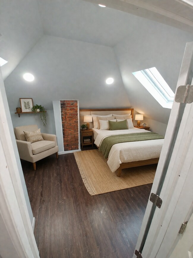 Building Photo - 1515-1517 Summit Street