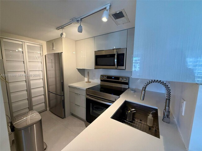 Building Photo - 770 Claughton Island Dr