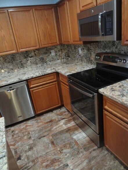Building Photo - 8126 Briar Ridge Ln