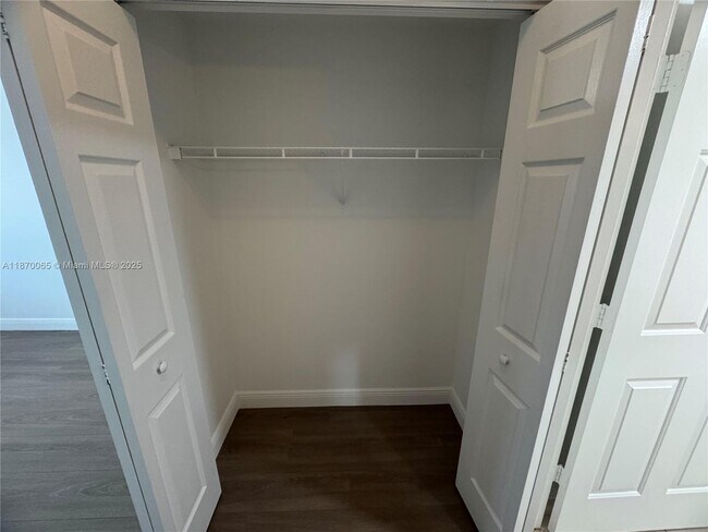 Building Photo - 8020 N Nob Hill Rd