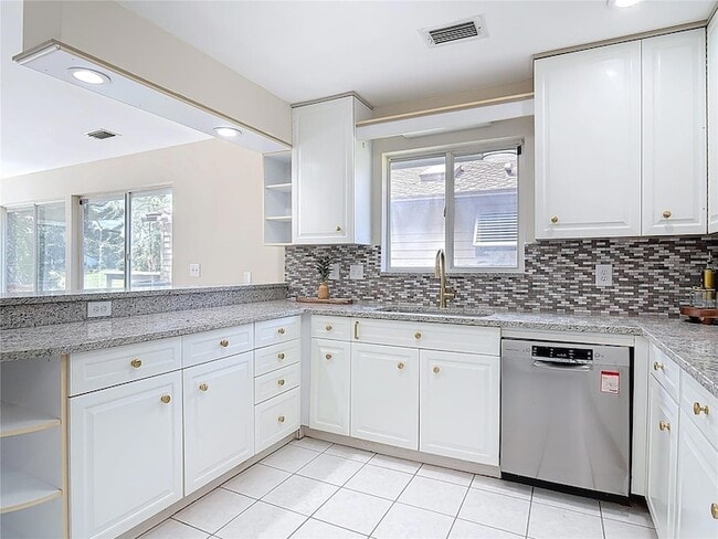 Building Photo - 289 Gull Dr S