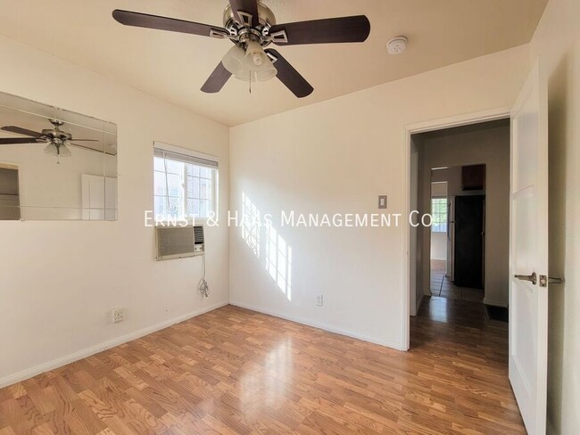 Building Photo - 806 E 120th St