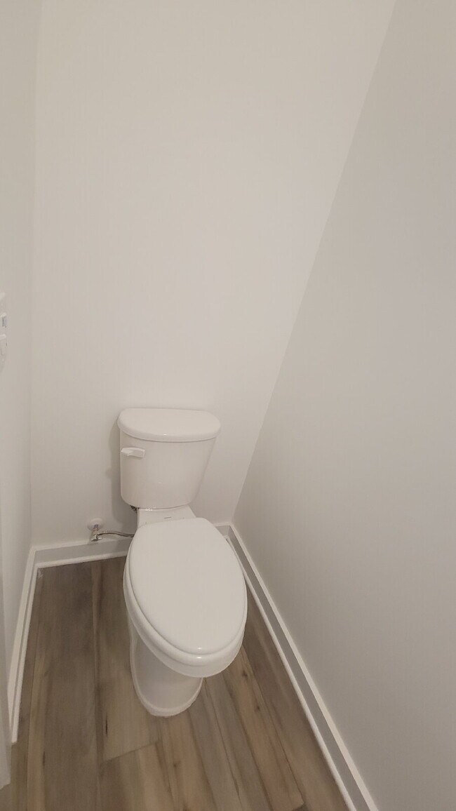 Building Photo - 7580 Discovery Pt Dr NW