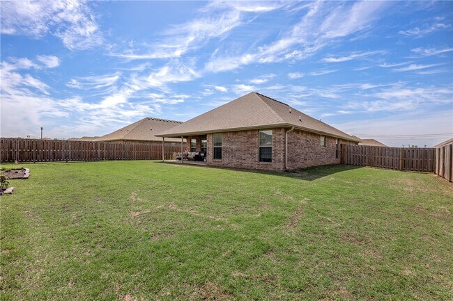 Building Photo - 2402 Armstrong Ln