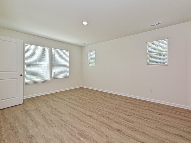 Building Photo - 1725 E Cloaninger Ave