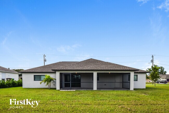 Building Photo - 1701 SW 10th Ave