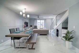 Building Photo - 1261 Presidio Dr