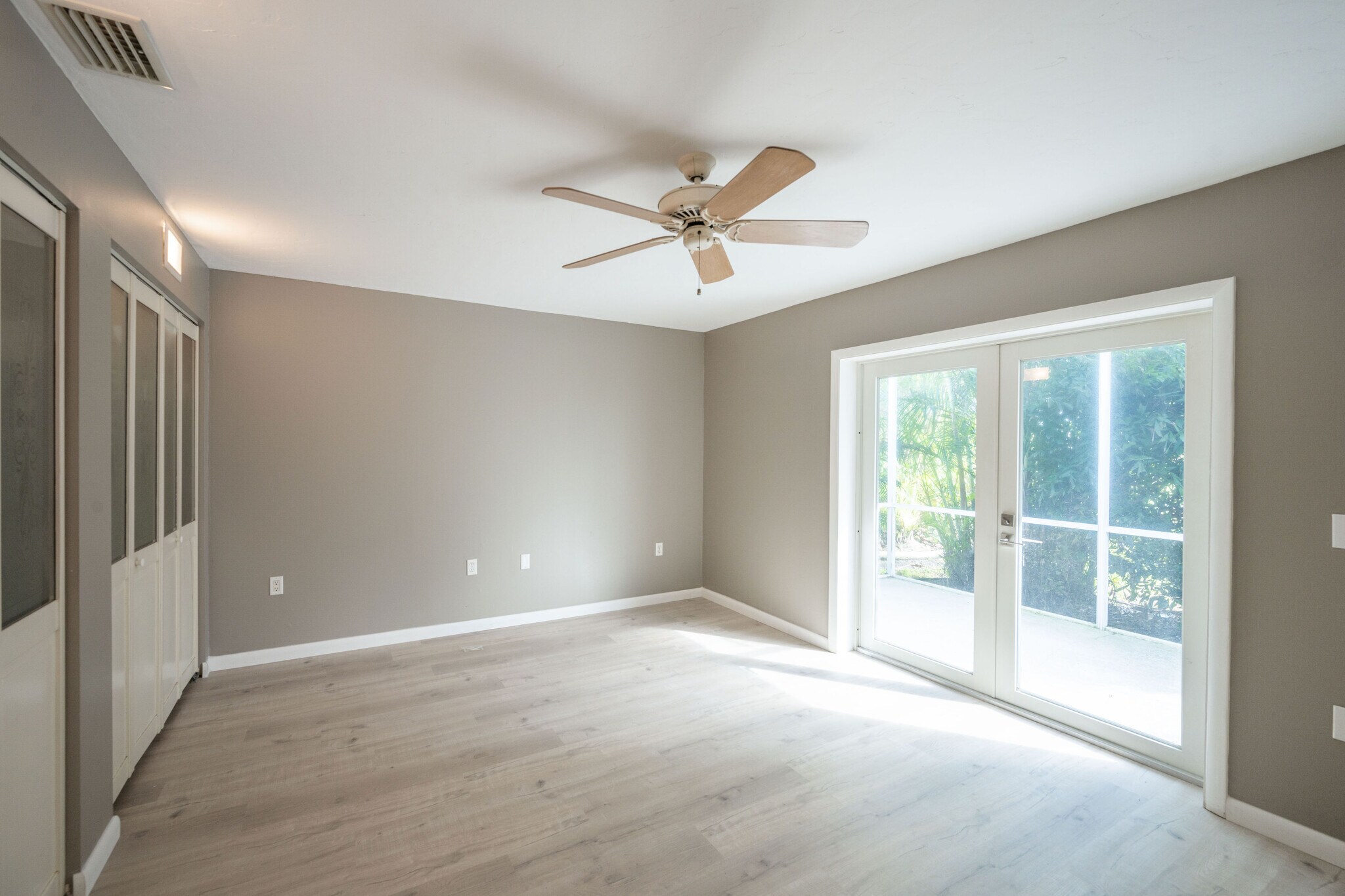 Building Photo - 6 Country Club Rd