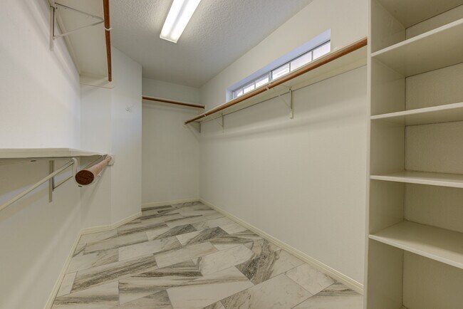 Building Photo - 1315 Crescent Pkwy Ct