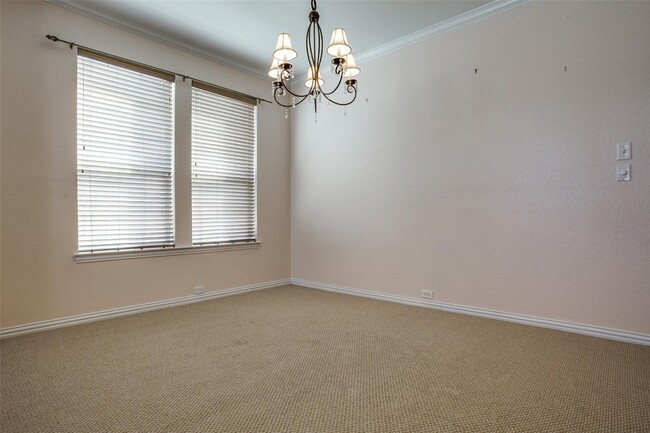 Building Photo - 1420 Canary Dr